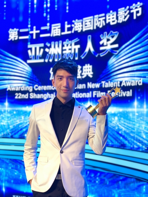 原腾今年6月凭电影《乐园》，在《第22届上海国际电影节》“亚洲新人奖”拿下最佳男演员。
