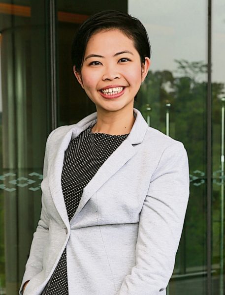 杨珍丽鼓励有兴趣念工商管理的学生，尽可能花时间念全职，让自己能专心一意深入学习。