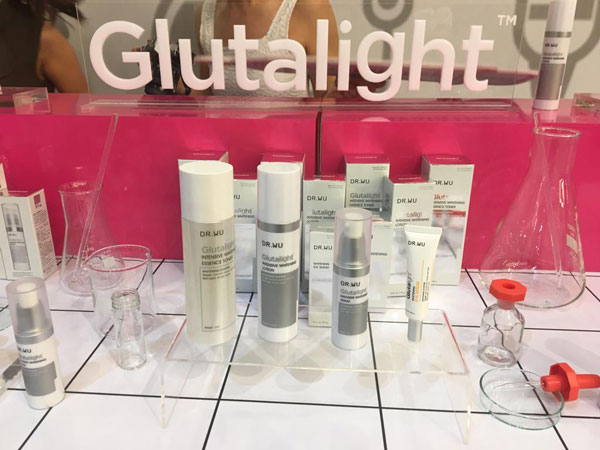 Dr.Wu 的Glutalight美白系列，以美白针配方作为灵感，利用了突破性传统技术科技，开创了谷胱甘肽作为护肤成分的先驱，为美白工程带来一大进展。