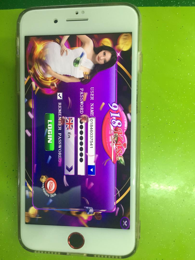 警方调查发现嫌犯以手机上网，到赌博网站下注。