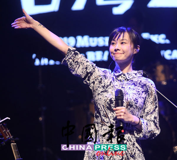 郑宜农预告将在今年底推出新专辑外，也会在台湾举办3000人的演唱会。
