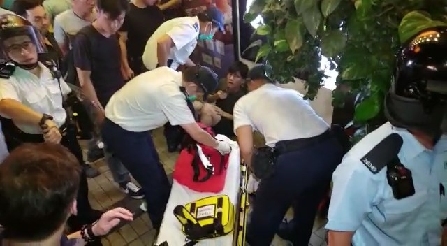 被捕浸大生报称不适，须送院治理。