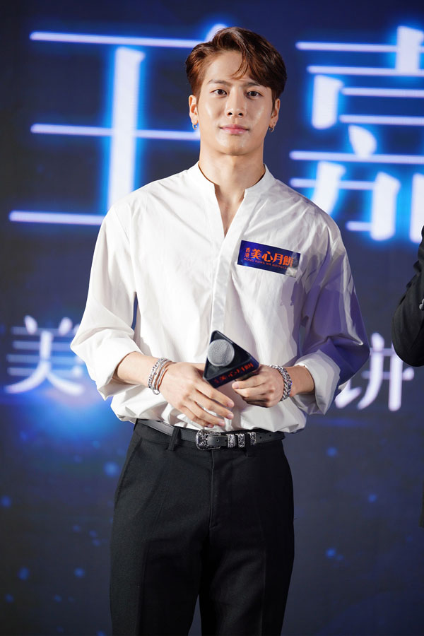 王嘉尔以韩团GOT7出道，随后在中国展开个人活动。