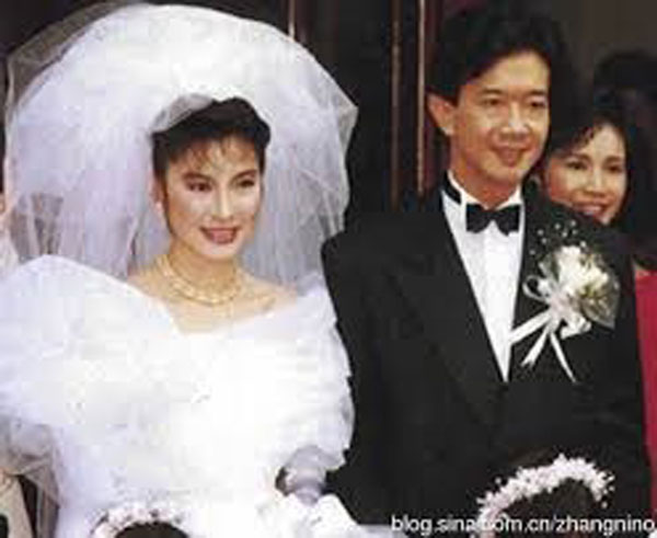 杨紫琼曾和潘迪生有过一段婚姻。

