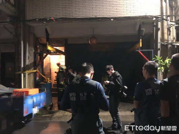 台北市大同区赤峰街命案！男手腕脖子刀伤 脖挂红绳，屋内还有一具女尸。