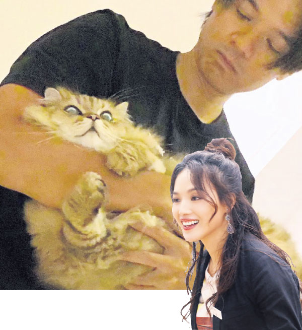 舒淇罕有在IG上载冯德伦抱着爱猫的照片。