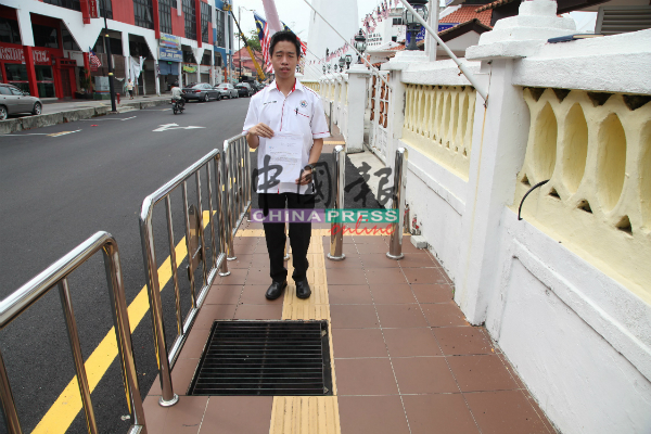 萧廷峰向当局提呈申请，为人行道上的沟渠盖上铁盖。