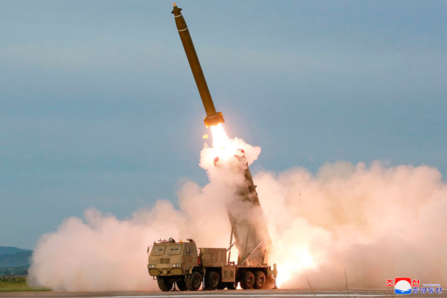 朝鲜在上个月试射“超大型火箭炮”。（美联社）