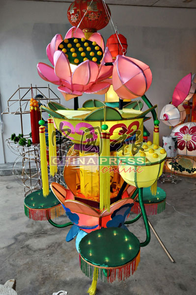 荷塘月色灯笼，是蔡秀泉今年的参赛作品之一。