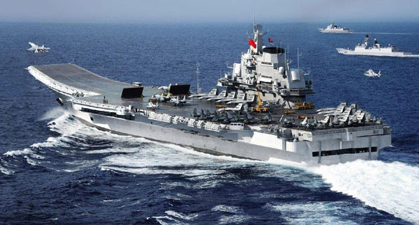 “辽宁”舰能搭载24架歼-15。