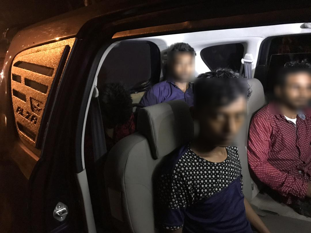  警方在车内发现18名孟加拉籍非法外劳。