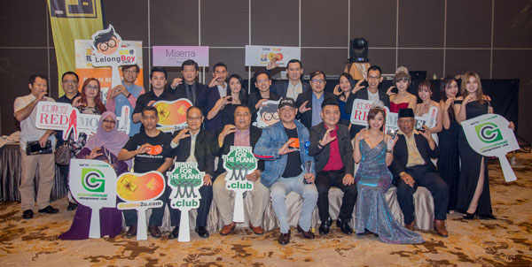 郑雄友（前排右4）与协办及策划团队欢迎企业家、非盈利及非政府组织踊跃参与930环保晚宴。