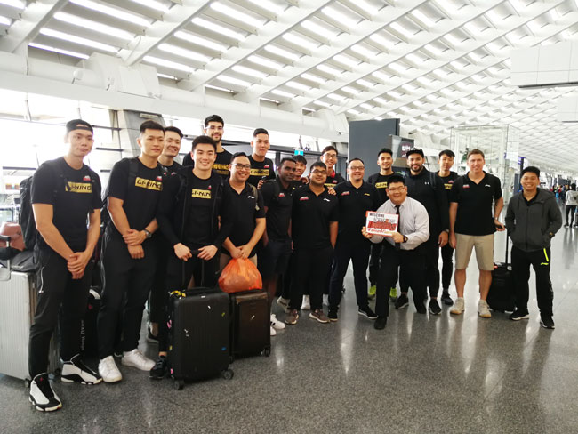 猛龙在周一（23日）中午顺利抵达台湾桃园国际机场，准备出发前往花莲参赛。