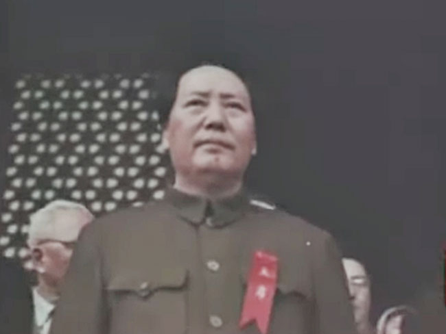 中共前领导人毛泽东在开国大典上致辞。