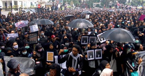 婚外与同性性行为皆违法 印尼数千学生抗议
