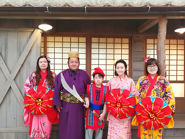 很久以前，日本其他区域的文化就已经在琉球生根。再加上，由于琉球王国曾经与各国如：中国、日本、韩国和其他邻近的东南亚国家等，有着商务往来，因此也造成今日冲绳的独特文化。