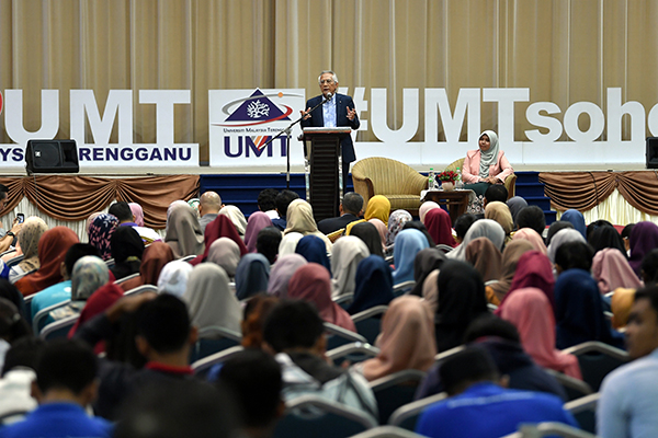 卡迪耶欣在登嘉楼马来西亚大学出席活动后，指希盟政府未定下首相交棒给安华的确实日期。
