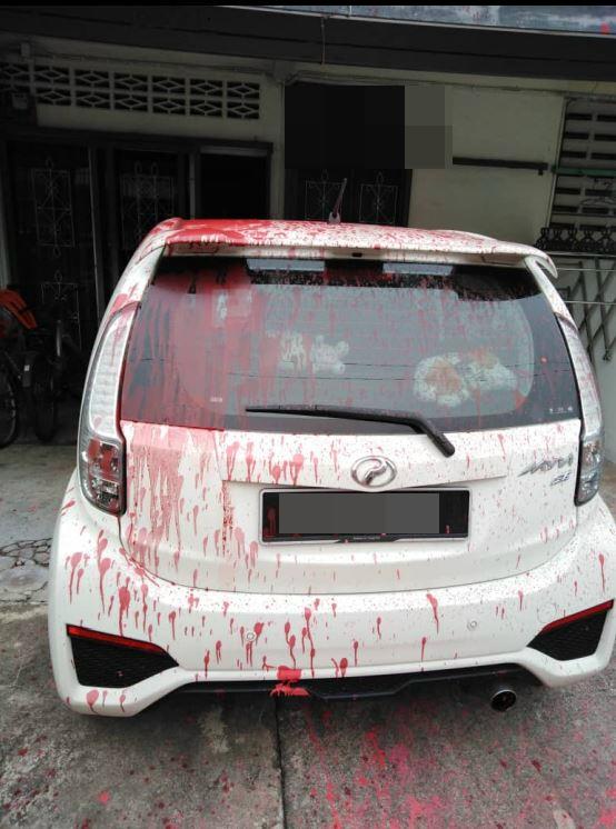 事主女儿的轿车也遭殃，被阿窿泼红漆。