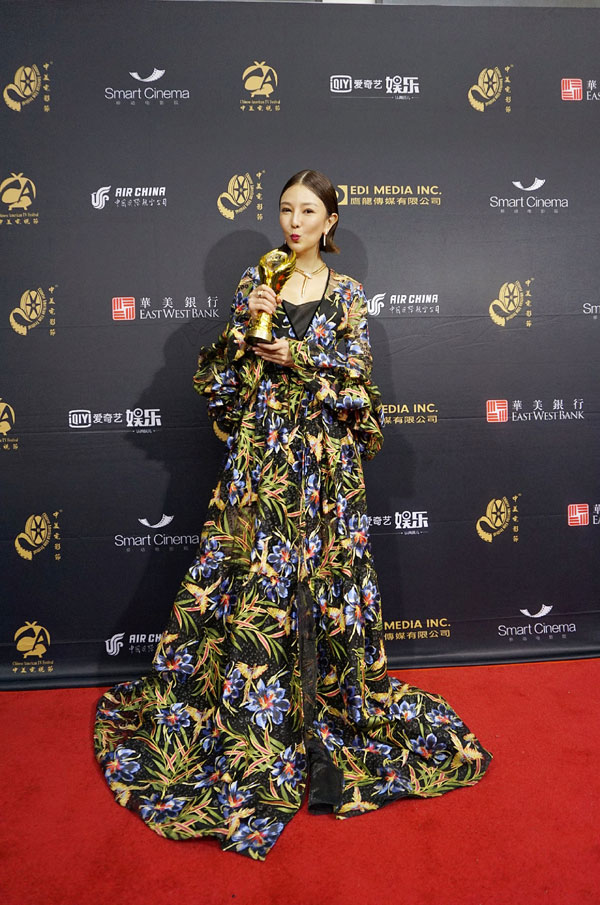 　童缤毓凭电影《双生》夺‘年度最具突破女演员’。 