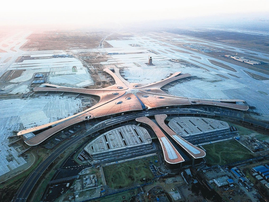 北京大兴国际机场预计本月底前正式投入营运。（新华社）