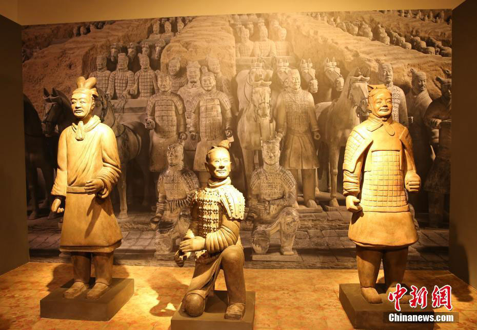 秦兵马俑首次在泰国展出，共展示文物86件（组）。（中新网）
