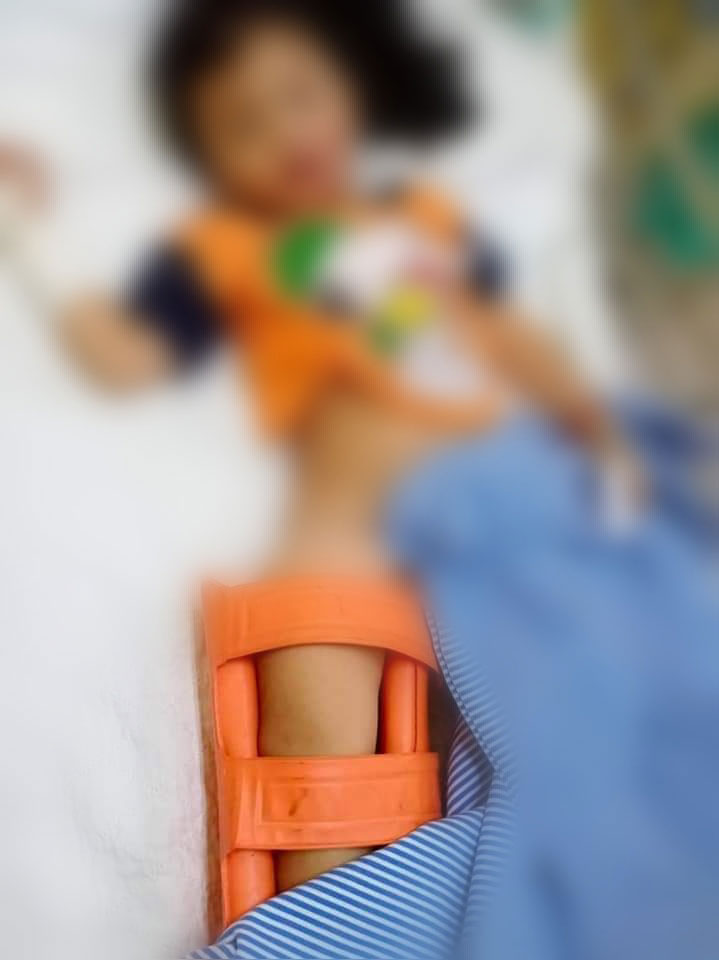 身分不明的4岁华裔小女孩，在半港游乐场玩摩天轮时，疑是坠下受伤。