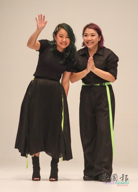 设计师黄晓丽（左）和姐姐黄燕丽。