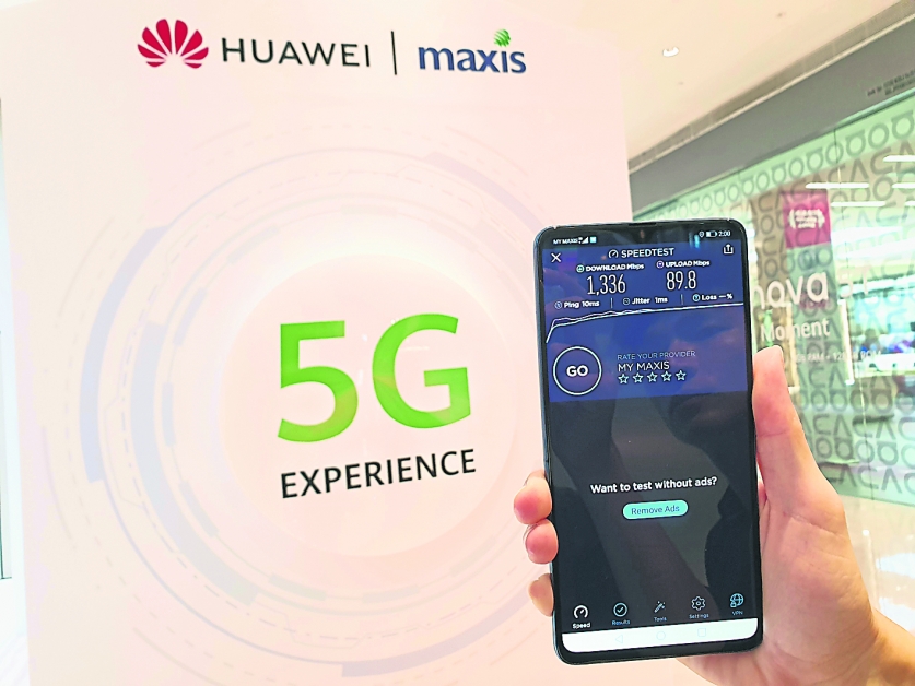 在速度测试区，大马华为高级营销经理张颖仁示范了华为5G技术，实现了1.3Gbps超速下载速度，让在场的媒体叹为观止。