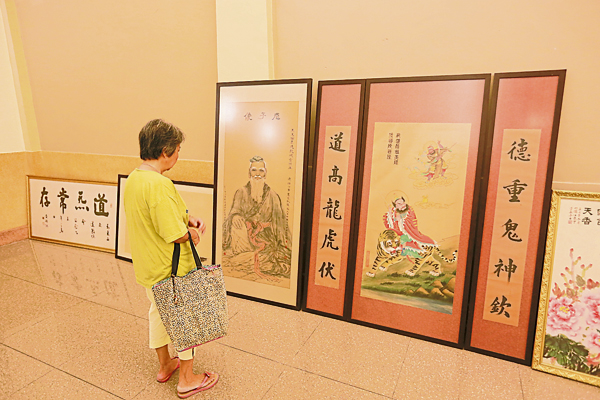 文化展中共展示约百副书画作品。