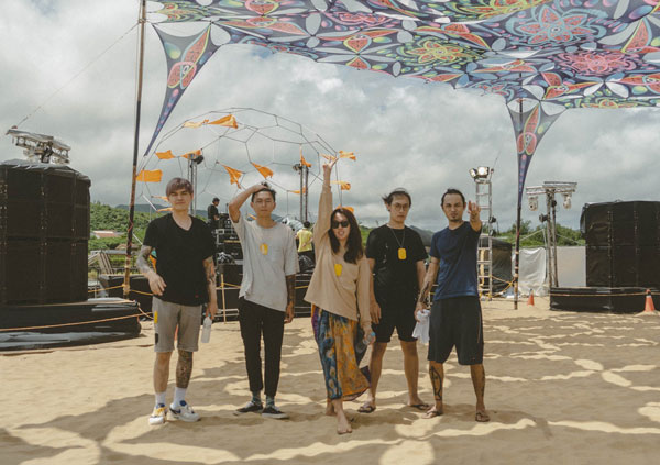 大马摇滚乐团“阿尔梵”本月初带着新专辑《我们不是都要沉睡》到台湾进行巡演。