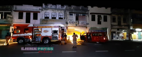 庇劳邓恩街昨晚发生一起火患，造成一间古董玩具店被烧毁。