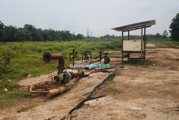 津津净水厂的生锈水管已被拆下。
