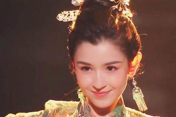哈妮克孜去年参演中国综《国风美少年》表演“敦煌舞”爆红。