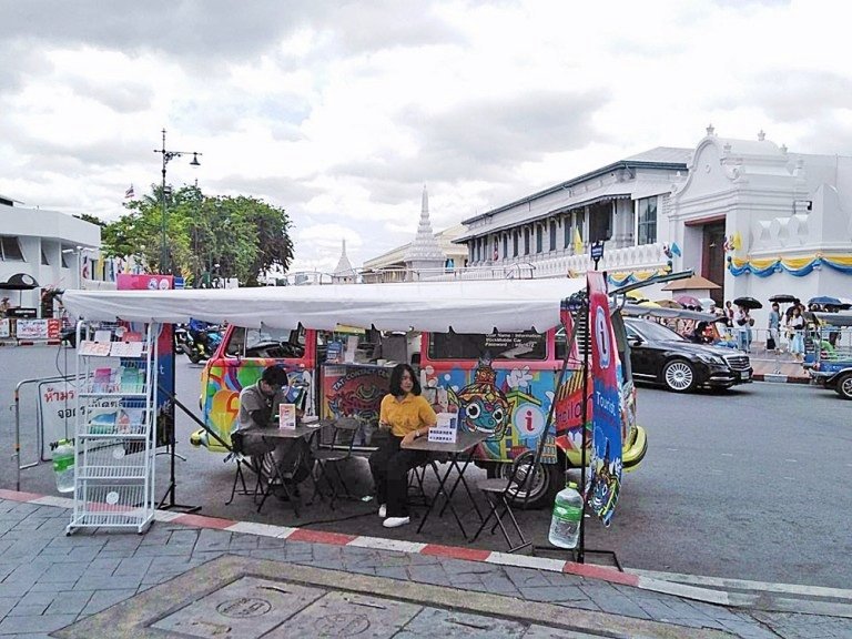 泰国观光局“移动式旅游谘询服务车”，从9月开始将停靠札都甲周末市场和卧佛寺。