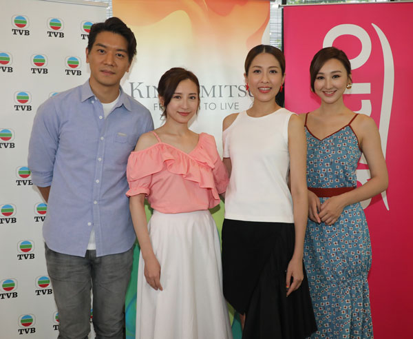 黎诺懿（左起）、龚嘉欣、陈敏之和高海宁前来彭亨贞德拜拍摄《仨心友行》。