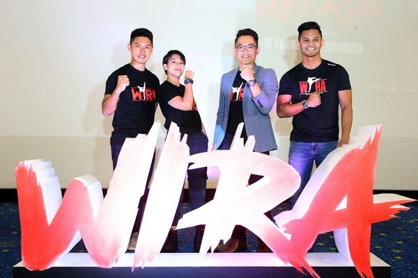 许亮宇（左起）、菲菲亚兹米、导演郑建国和海鲁阿兹林宣布电影《WIRA》将于11月21日全马上映。