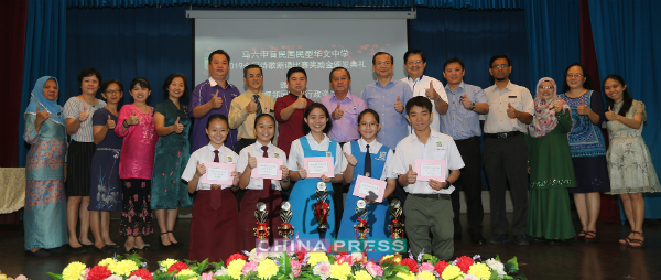 育民中学代表甲州出征2019年全国华语诗歌朗诵比赛，获得全场总冠军及季军。