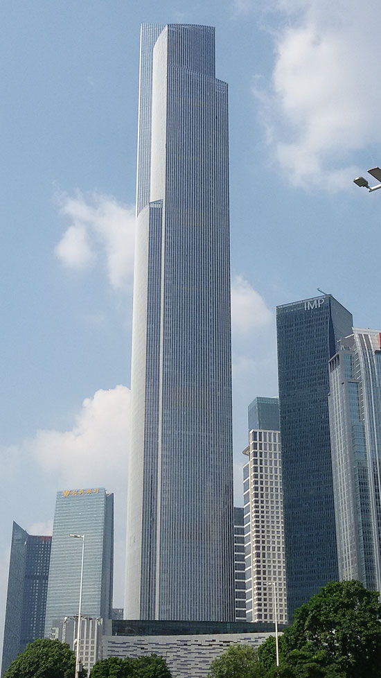 全球最快升降机设于广州周大福金融中心内。