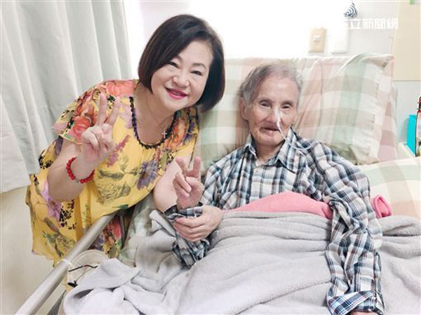 妻子文香透露文夏昏迷5天后已清醒，但身体仍很虚弱。