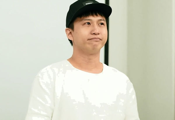 庄靖毅向众DJ宣布离职消息时，忍不住红了眼眶。