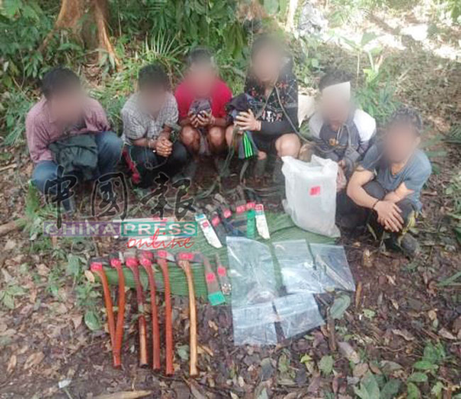 原住民警察部队在登嘉楼的森林逮捕6名柬埔寨籍猎人，起获他们用来捕猎和偷伐沉香木的工具。