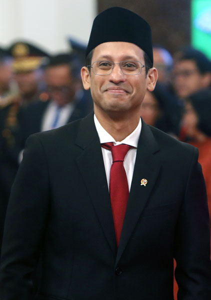 纳迪姆马卡里周三出席内阁成员宣誓仪式后，喜上眉梢，他担任印尼文化与教育部长。（欧新社）