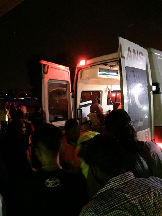 伤者被救援队伍移出罗厘后，紧急送院治疗。