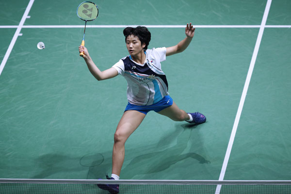 韩国小将安洗莹击退卡罗琳娜马琳，首度称霸法国公开赛。（欧新社）