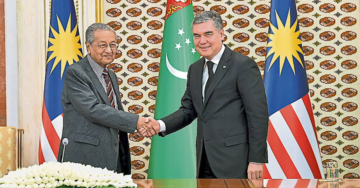 马哈迪（左）与柏迪穆哈梅多举行双边会谈。