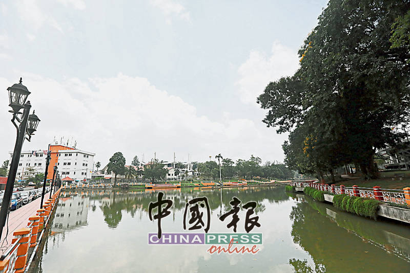 芙蓉市议会有意在湖滨公园推动水上脚车，提供民众多样化的休闲活动。