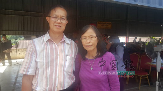 李亚旺与林岄嵋周三到疏散中心探望火灾灾黎。
