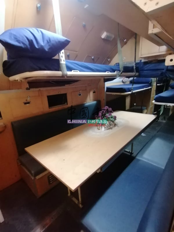 船员的睡房空间窄小，而且在一个小房里可容纳多人。