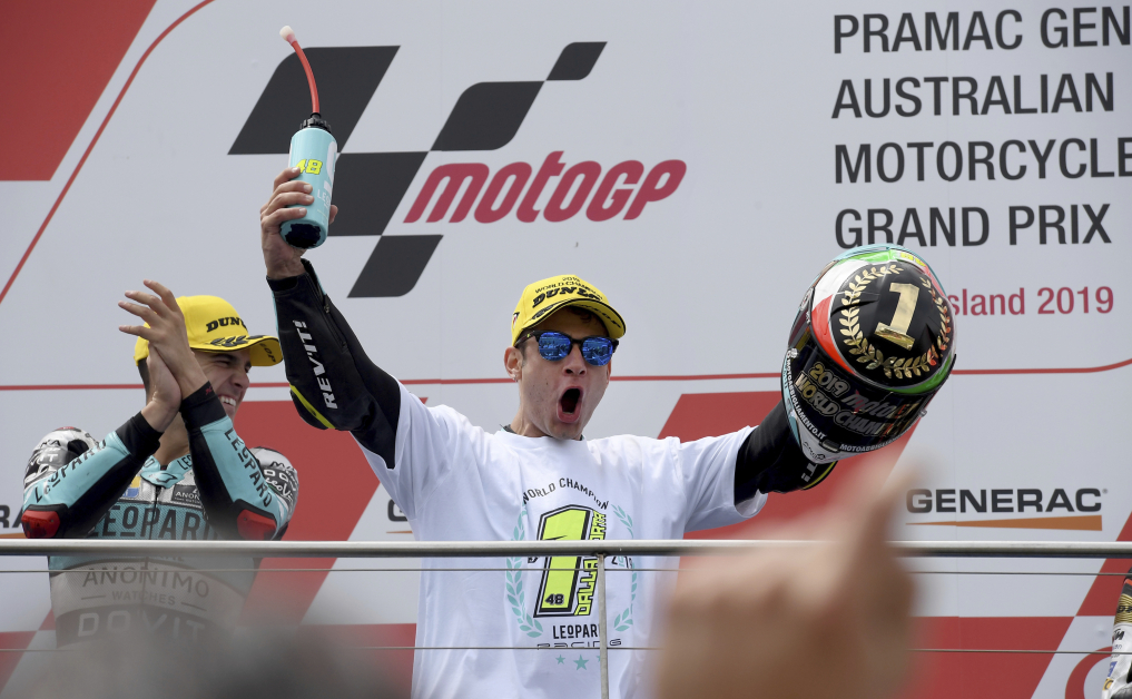 达拉波塔提前夺得moto3世界冠军。（美联社）