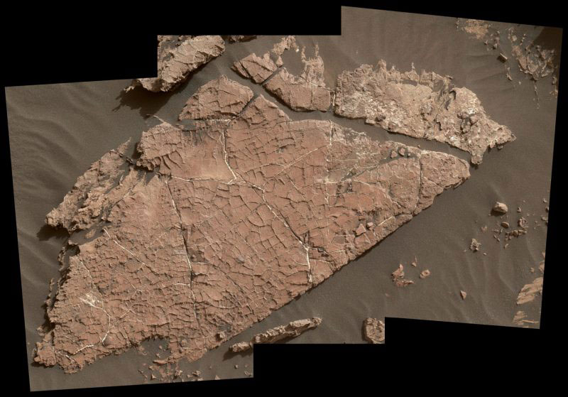 “好奇号”火星探测车在火星盖尔陨石坑内发现了富含矿物盐的沉积物。